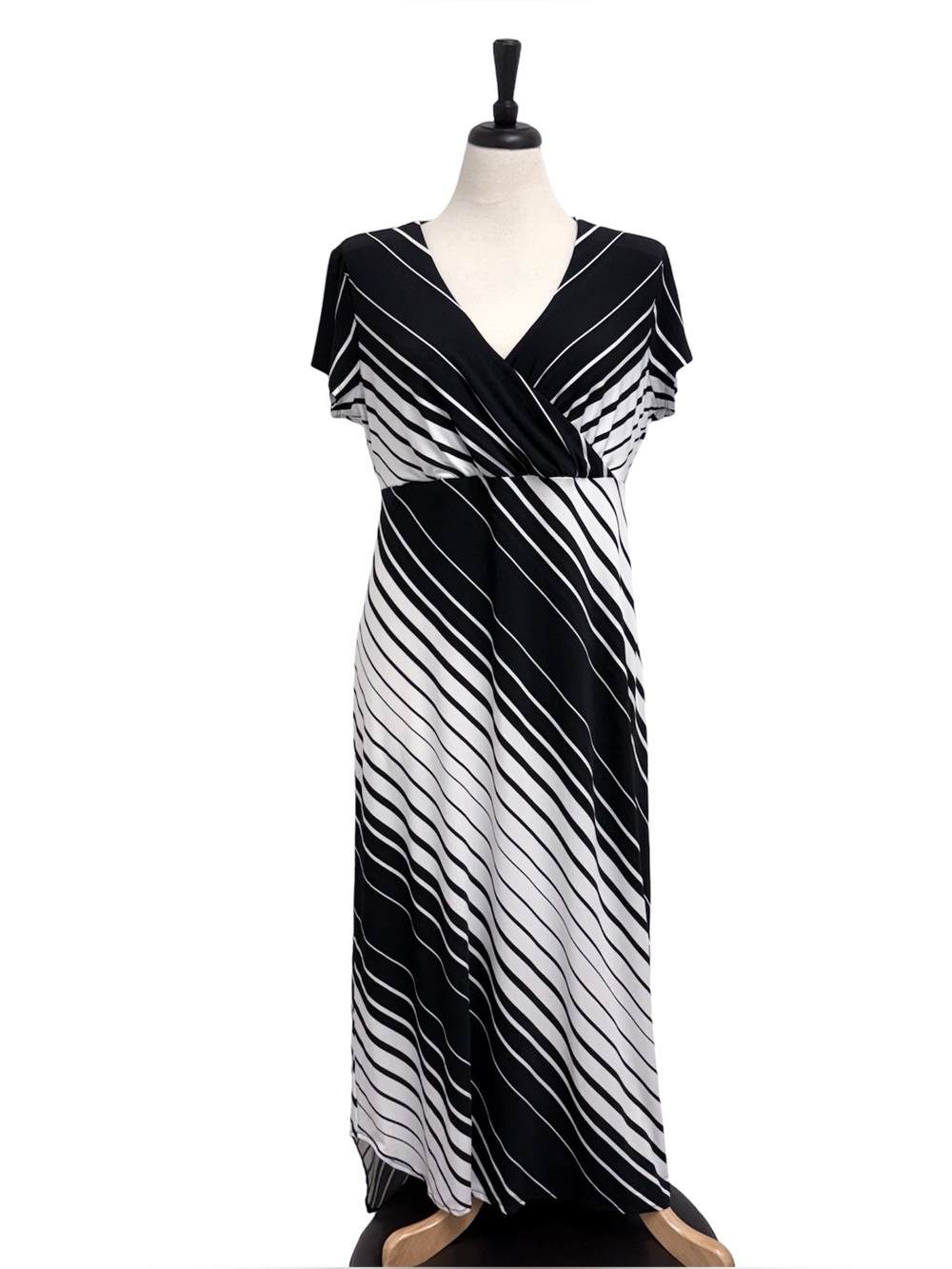 Chicos Black White Stripe V Neck Crepe Wrap Cap Short Sleeve Maxi Dress 2 Large